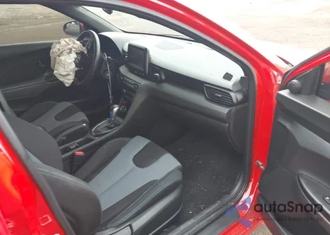 2021 Hyundai Veloster 2.0 z USA, uszkodzony, nr VIN KMHTG6AF2MU032599